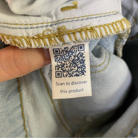 Universal Thread Women's 4 Tall Blue Light Wash Stretch High-Rise Flare Jeans - Picture 10 of 12